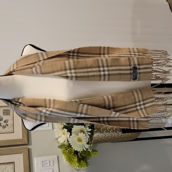 Burberry Accessories - Authentic Burberry wool scarf